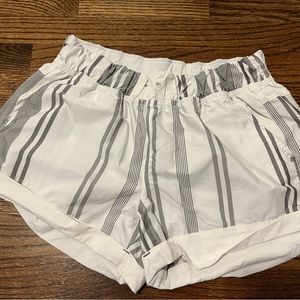Lululemon black and white swishy shorts